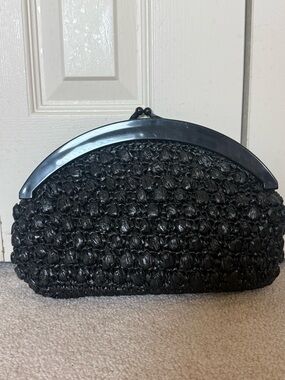 Vintage Glam Black Woven Clutch – Statement Kiss Lock Evening Bag!